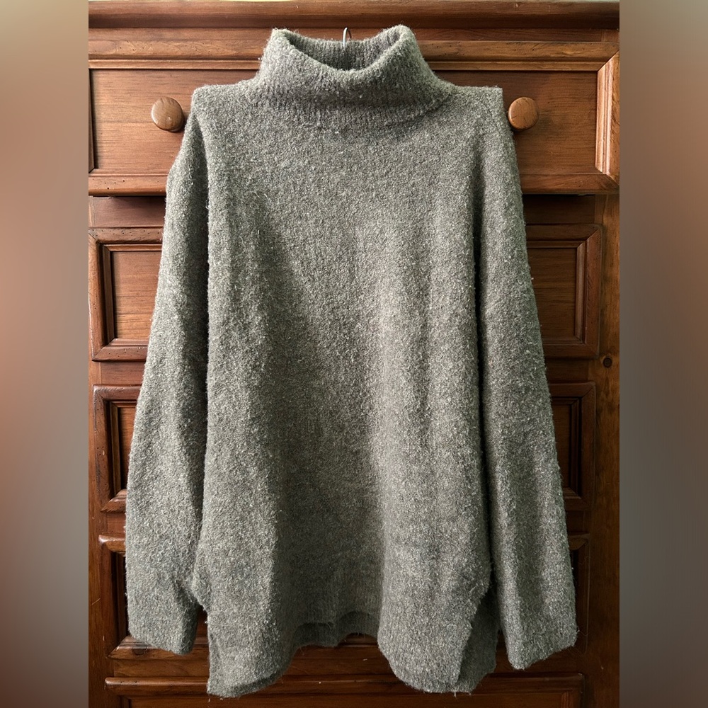 Abercrombie & Fitch Wool-Blend Turtleneck Sweater